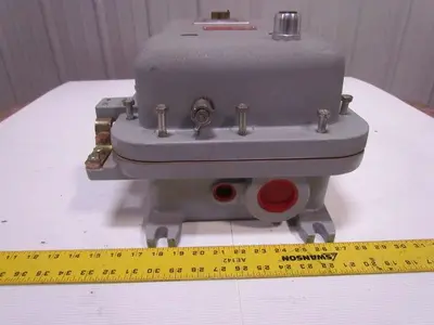 Allen Bradley 513-CHH-41 Cobination Starter Circuit Breaker NEMA Size 2 200-575V