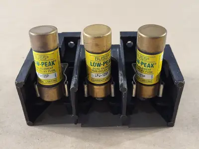 Disconnect Switch with 15 Amp Fuse LPJ-12SP
