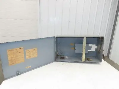 Westinghouse Busway Disconnect Switch Bus Plug Enclosure 600VAC 3PH 3W