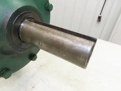 Worm Gearbox Horizontal Drive Dual Output 7.5:1 Reducer 1" Solid Input Shaft