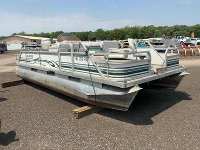 1998 Manitou Unknown 20' Pontoon Boat