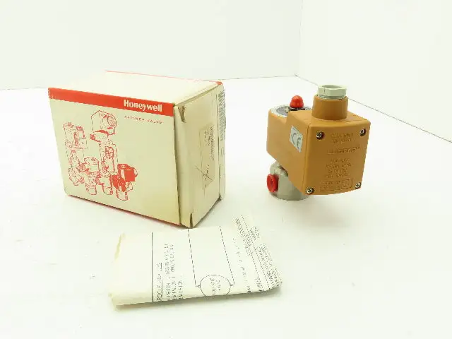 Honeywell Skinner U131V5690 Lucifer Solenoid Valve 3-Way NO 28VDC 150PSI 1/4"NPT