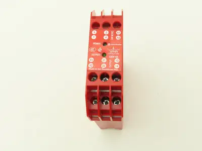 Allen Bradley 440N-S32013 Guardmaster Safety Relay Sipha Control Unit 24V Ser B