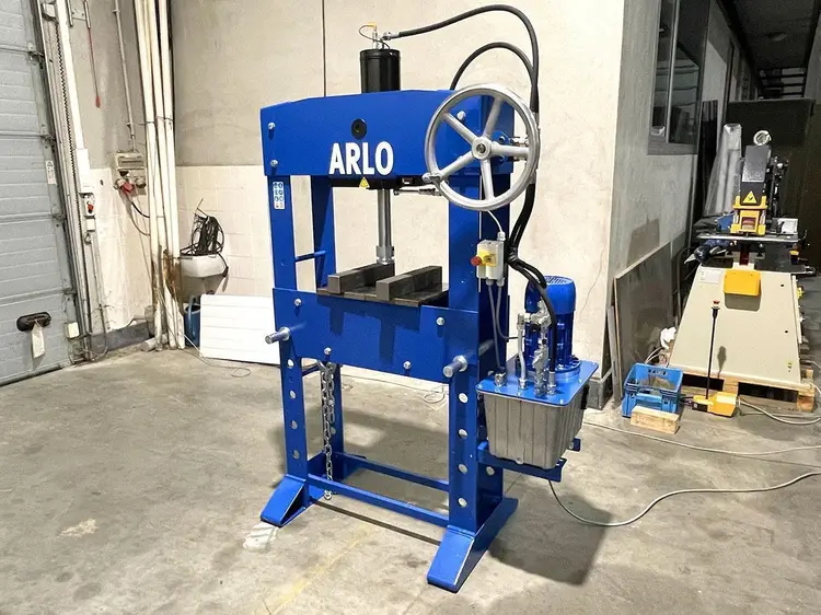 Used ARLO HP PRECISION PRESS 30 TON Straightening Presses BE | Apt International N.V #370796