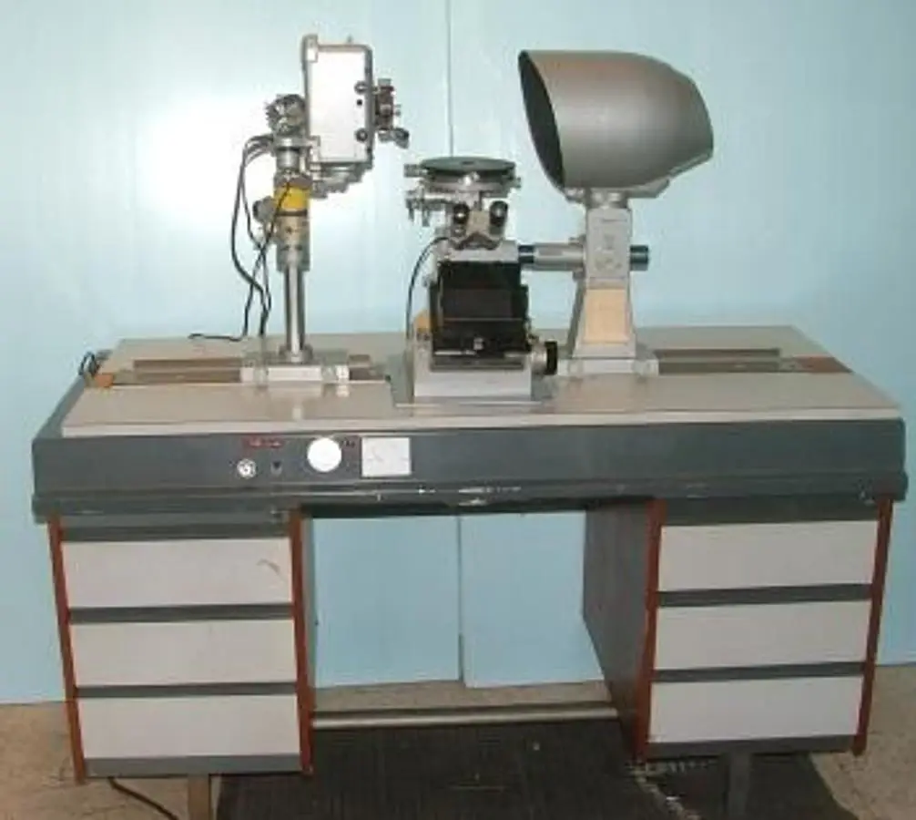 USED REICHERT FDX 100 WATTS 12 VOLTS AVG. LIFE 50HRS