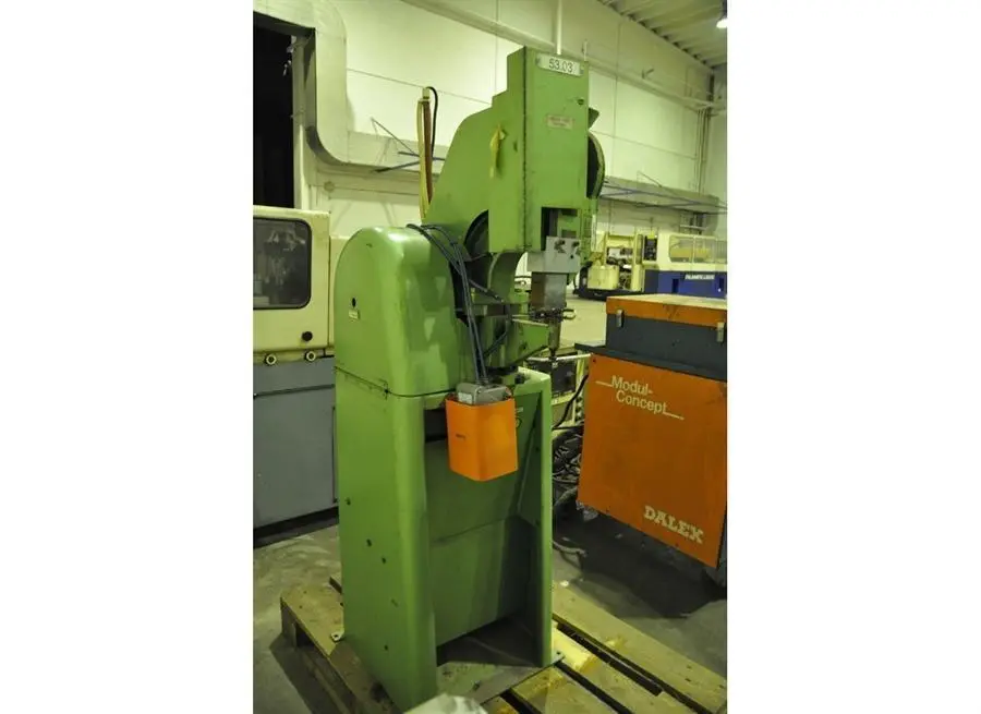 USED AYLESBURY STYLE 120 - RIVET SETTING MACHINE