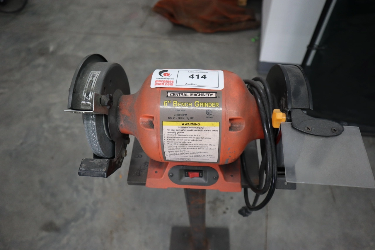 Used CENTRAL MACHINERY 6" GRINDER Pedestal Type Grinders (Double End) Minnesota US | Machinesused.com #1377511