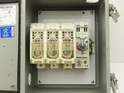 Wiegmann B100806CH Wall Mount Electrical Enclosure 10x8x6" With Disconnect
