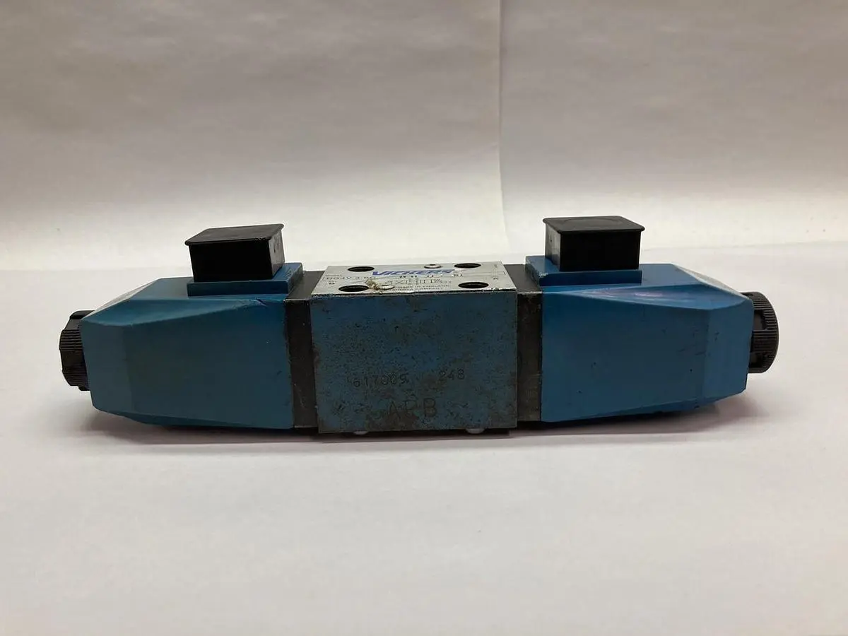 USED EATON VICKERS DG4V-3-6C-M-U-H7-30