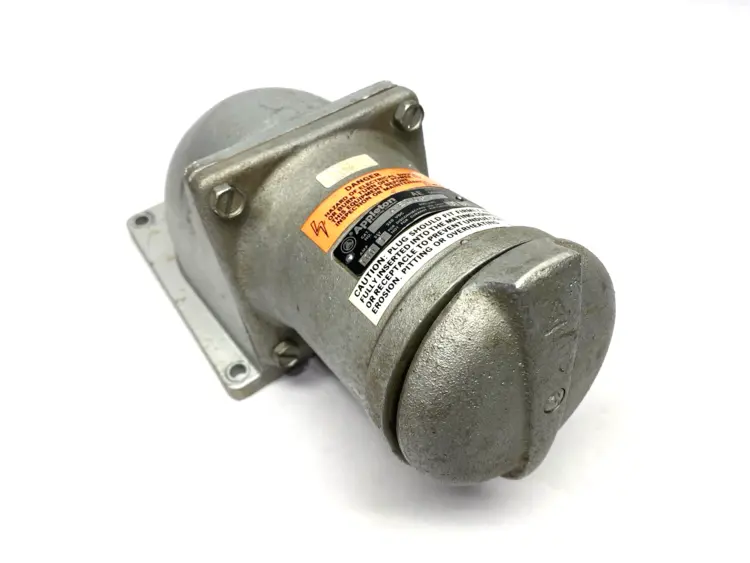 Used APPLETON RECEPTACLE W/ ANGLE ADAPTER 45° Disconnects Michigan US | Maverick Industrial Sales #1093047