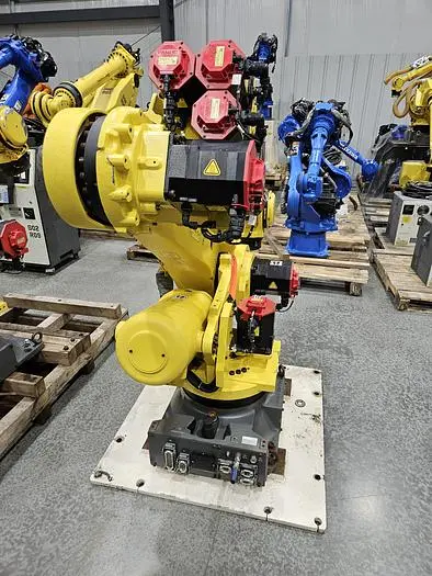 USED 2015 FANUC R-2000IC/210F