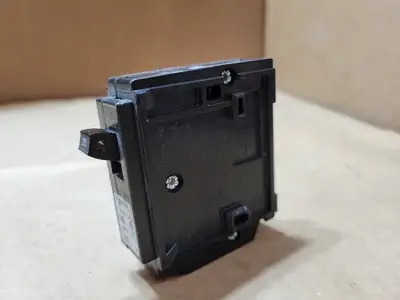 Used SCHNEIDER ELECTRIC CHOM120 Switchgears British Columbia CA | Lenmark #1438659