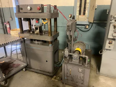 4-POST HYDRULIC PRESS 100 Hydraulic Press | Universal Press & Machinery (UPM) (1)