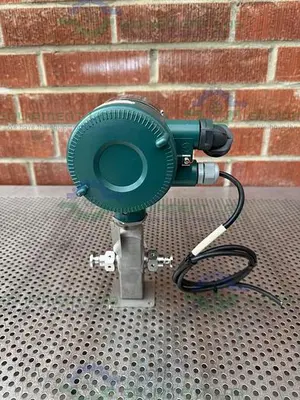 USED YOKOGAWA ADMAG AXF 010C MAGNETIC FLOWMETER W/ 1/2" SANITARY FITTING