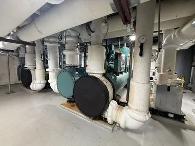 2007 YORK VSD-351KFT-46 Chiller | Kaste Industrial Machine Sales (3)