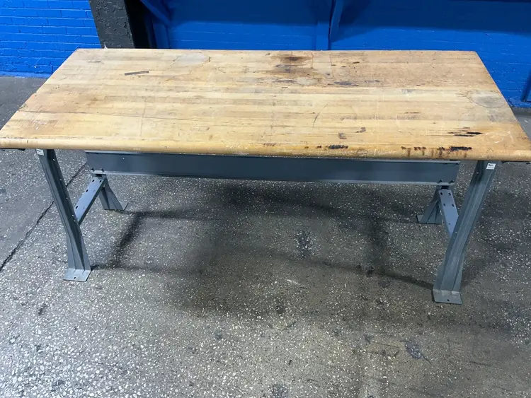 Used QLTY _UNKNOWN_ Work Benches Ohio US | HGR 24 #1316164