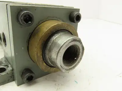 Lynair LH-2-1/2A04 Hydraulic Cylinder 2.5" Bore 2" Stroke 1500 PSI Foot Mount