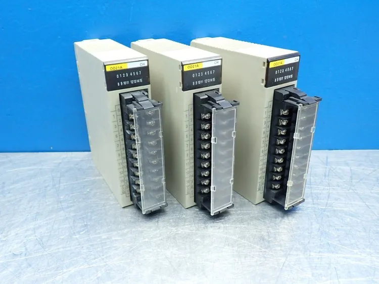 Used OMRON C200HOD21A Input / Output Modules | HGR 24 #733538