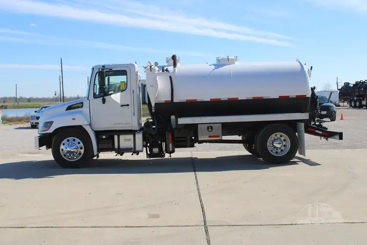Used 2020 HINO 338 Vacuum Truck Texas US | Roll Off Truck World #1491791