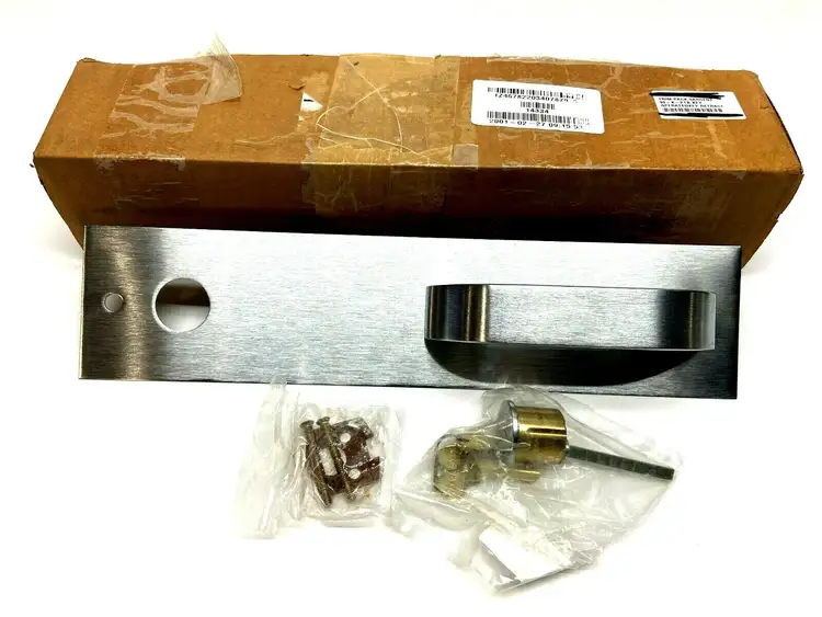 New | in-Stock SARGENT CHROME DOOR TRIM HANDLE PLATE W/ LOCK Miscellaneous MRO | Maverick Industrial Sales #1121910