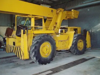 28 Ton P&H / Harnisfeger Series 100 Hydraulic Rough Terrain Crane; 4 Wheel