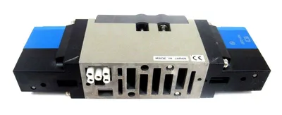 NEW BOX OF 2 SMC VSS8-6-FG-D-3EZ-V1-Q PNEUMATIC VALVE VSS86FGD3EZV1Q