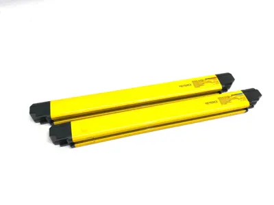 USED KEYENCE SAFETY LIGHT CURTAIN SET FINGER-PROTECTION TYPE 39 OPTICAL AXES