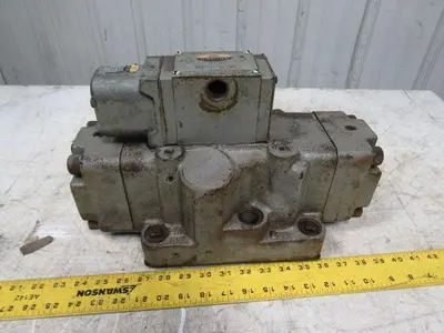 Racine L-30507 3000 PSI 4 Way Hydraulic Solenoid Control Valve 115V Coil