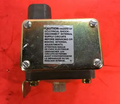 Barksdale DPD1T-H18SS Pressure Switch .4-18 PSI 6C