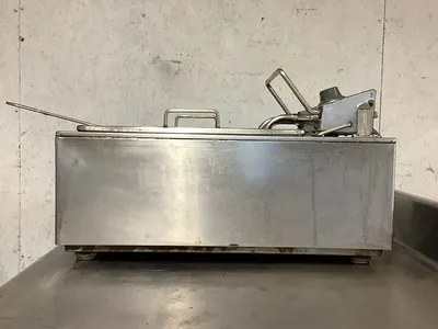 152-0536 Wells F49 Electric Countertop Fryer