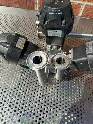 USED 3 ITT PURE FLO ADVANTAGE STAINLESS STEEL DIAPHRAGM VALVE W/ 1" SANITARY FITTINGS