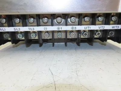 Yaskawa CIMR-AU4A0088FAA AC Drive 60HP 380-480V 3PH In 0-480VAC 0-400Hz 88A Out