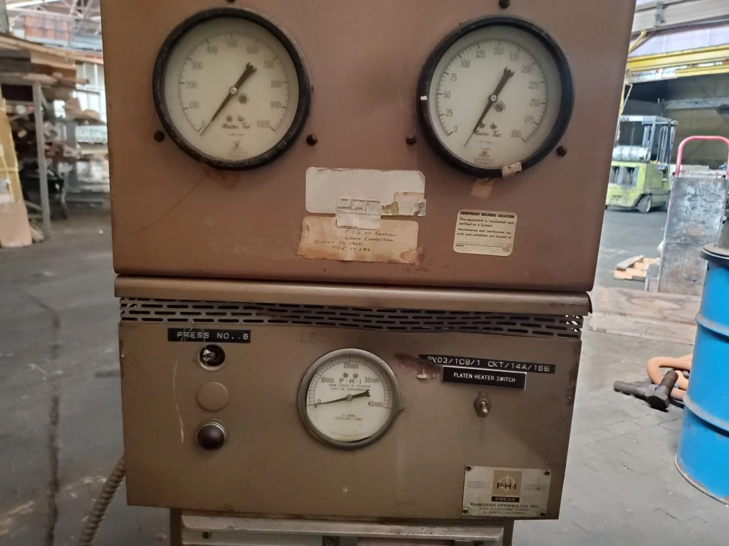 PHI 12.5" x 9.5" Hydraulic Press