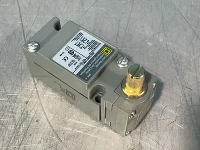 New | in-Stock SQUARE D 9007C68T10M11 Relays & Switches Ohio US | HGR 24 #1280329