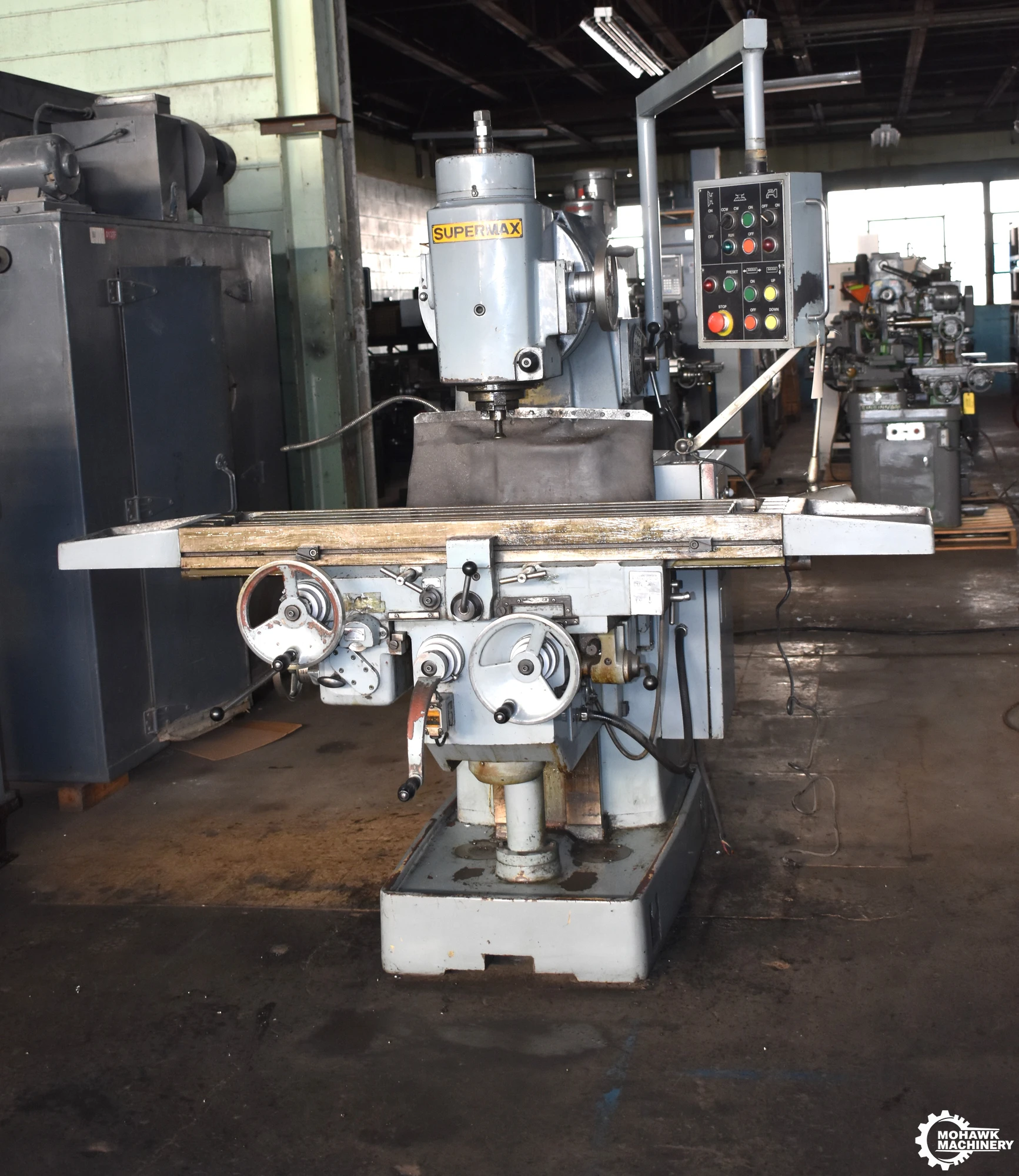 YCM-2V SUPERMAX SWIVELING-HEAD HEAVY-DUTY VERTICAL MILL w/5 HP SPINDLE MOTOR - PENDANT CONTROL