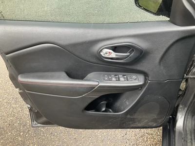 USED 2016 JEEP CHEROKEE