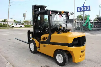 Used 2017 YALE GLP120VX Internal Combustion Forklifts: Pneumatic Tire Florida US | Truck and Van Outlet #1509244