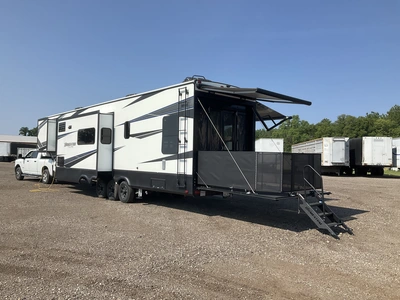 Used 2018 MOMENTUM 395M Campers, Caravans, Motorhomes Michigan US | Miedema Asset Management Group #1334425