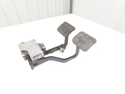 Linde Forklift Brake & Accelerator Pedal W/Potentiometer Removed From E20C