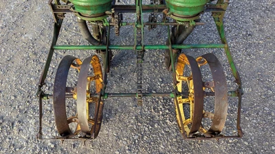 USED JOHN DEERE 246