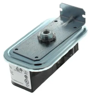 Johnson Controls P32AF-13C Sensitive Differential Pressure Switch (0.03-1.4" WC) [New]