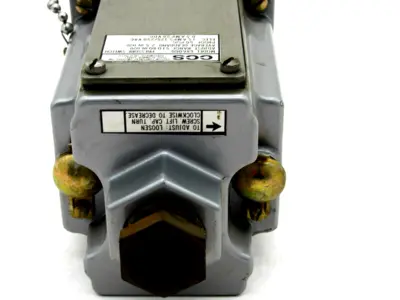 USED CUSTOM CONTROL SENSORS 6860G0 PRESSURE SWITCH
