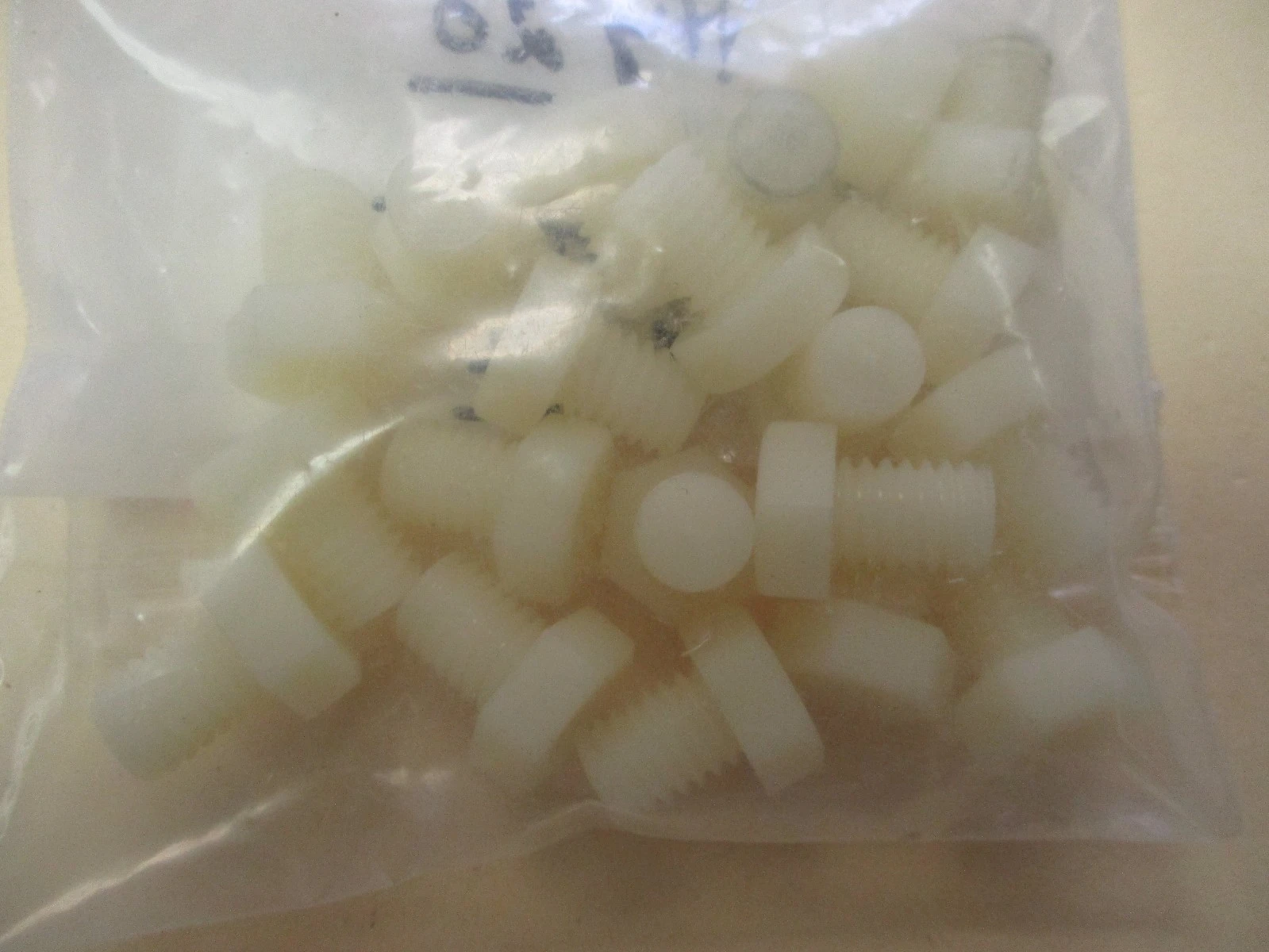 New/Used HDW28056 Nylon Hex Head Cap Screws Machine bolts (QTY 20)