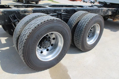 Used 2019 VOLVO VHD104B200 Cab Chassis trucks Texas US | Roll Off Truck World #1492007