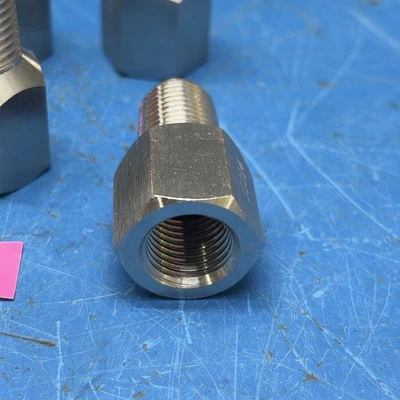 (8) Fluid Pressure Snubbers  Male X Female 1/4" NPT For Water,Light Oil