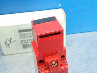 New | in-Stock TELEMECANIQUE XCSA703 Relays & Switches Ohio US | HGR 24 #914434