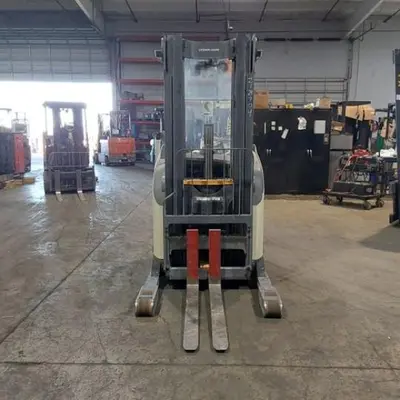 USED 2016 CROWN RR5725-45