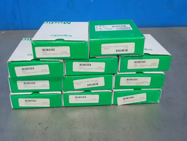 Used SCHNEIDER ELECTRIC XPSMCMDI1600 PLC Expansion Units Ohio US | HGR 24 #1006605