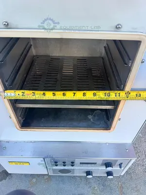 USED YAMATO DP32 VACUUM OVEN 250°C, 1 CU. FT. W/ KNF UN820.3FTP IP44 DIAPHRAGM PUMP