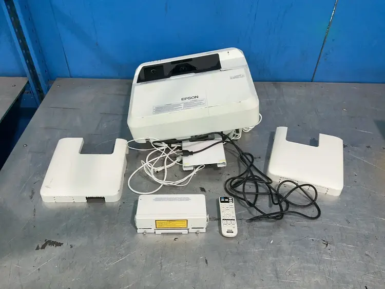 Used EPSON BRIGHTLINK PRO 1450UI Commercial Audio/Visual Equipment Ohio US | HGR 24 #1415129